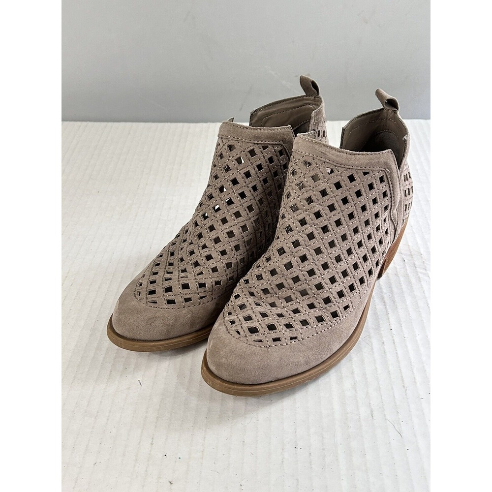 Carlos Santana Boots Womens 6.5 Billey Ankle Bootie Beige Suede Slip On‎ Heeled